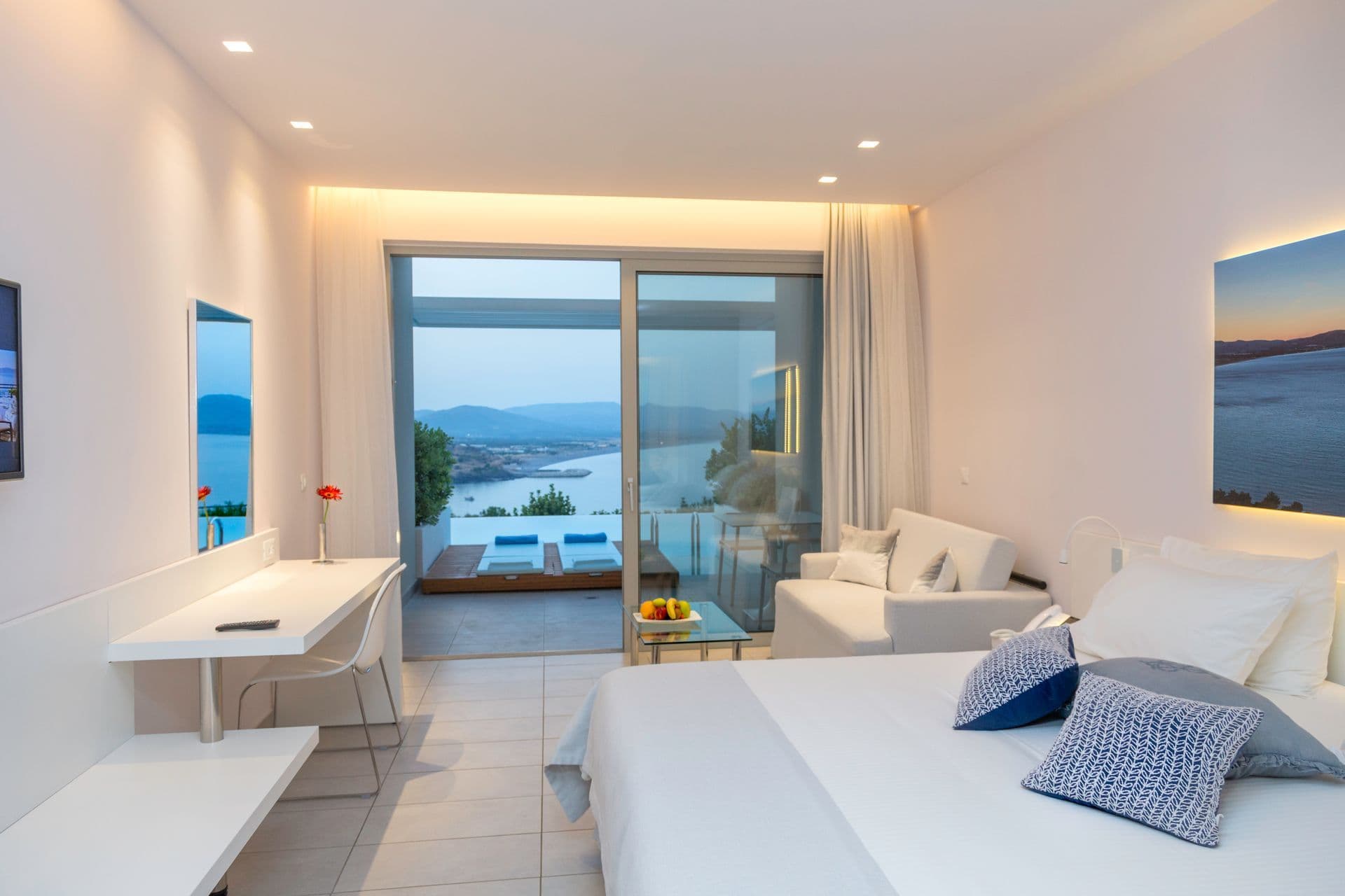 Deluxe Pool Front Sea View - Photo 10