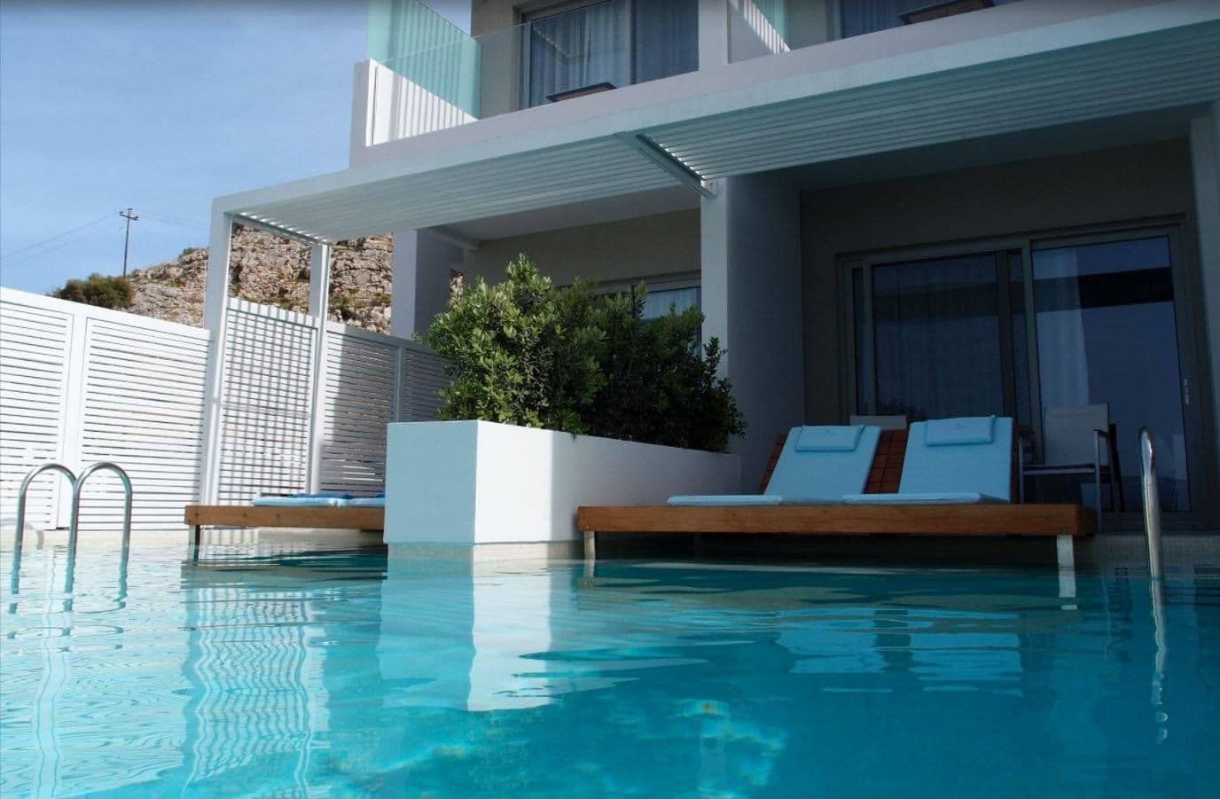 Deluxe Pool Front Sea View - Photo 6